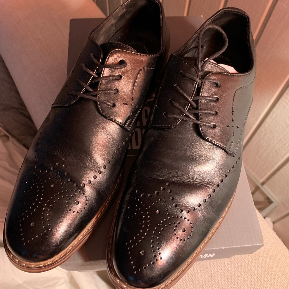 Size 8.5 Men’s black